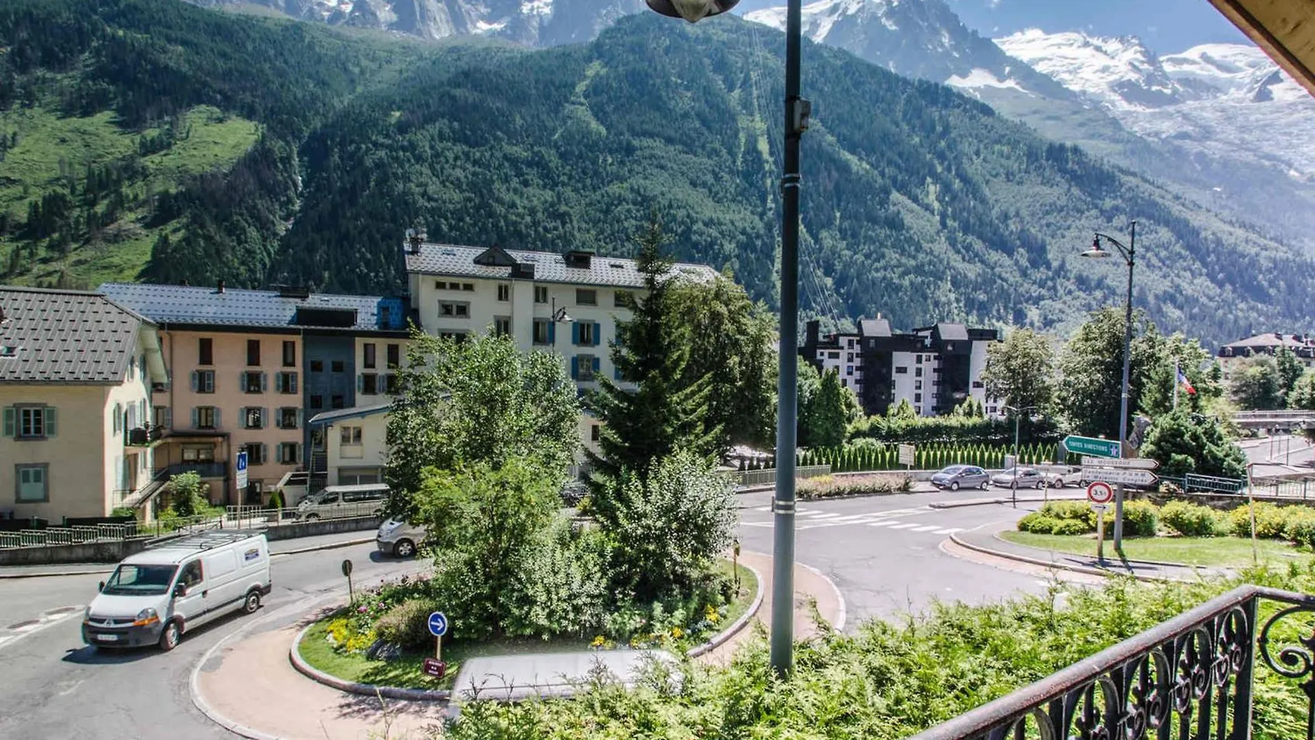 Appartement Central A Chamonix Proche Pistes Avec Balcon Et Wifi - Fr-1-343-194